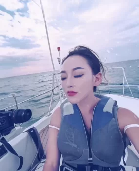 小店美女，服务挺好