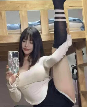 00后一字马潮喷舞蹈学妹