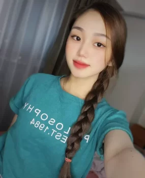 刚出来兼职不久的妹子