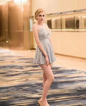 西安极品兼职洋酒会舔会吸，第一次体验洋酒，爽爆了，360度口爆活儿真好